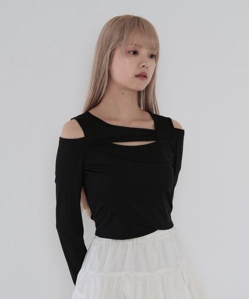 Uenui(ウニュイ)の「カット アウト ショルダー デザイン トップス(Tシャツ/カットソー・レディース・グレー/ブラック・FREE)」の1枚目の写真