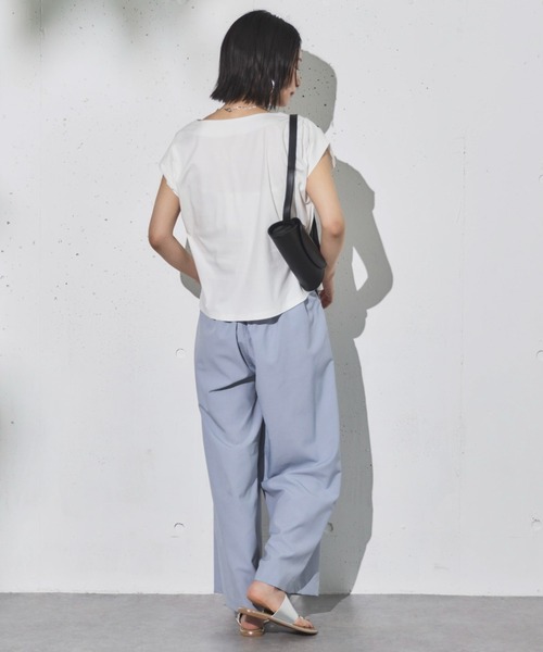 Doux archives(ドゥアルシーヴ)の「肩タックノースリタックプルオーバー(Tシャツ/カットソー・レディース・ブラック/グレイッシュベージュ/オフホワイト・38)」の10枚目の写真