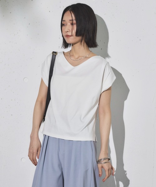 Doux archives(ドゥアルシーヴ)の「肩タックノースリタックプルオーバー(Tシャツ/カットソー・レディース・ブラック/グレイッシュベージュ/オフホワイト・38)」の14枚目の写真