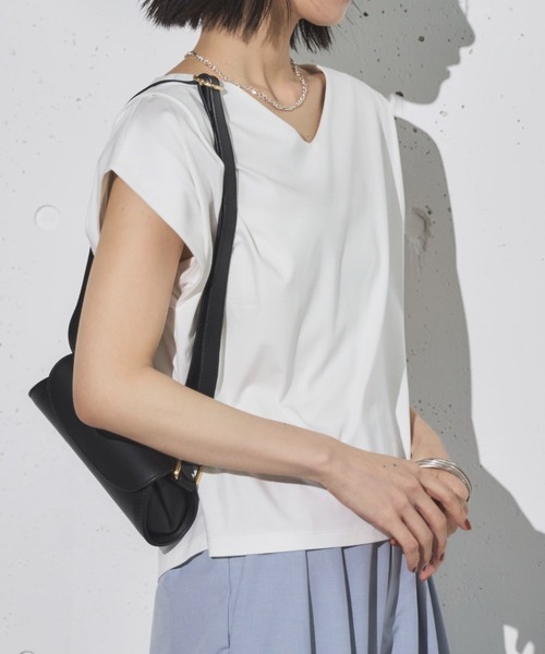 Doux archives(ドゥアルシーヴ)の「肩タックノースリタックプルオーバー(Tシャツ/カットソー・レディース・ブラック/グレイッシュベージュ/オフホワイト・38)」の18枚目の写真