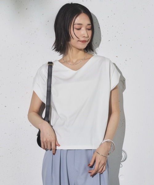 Doux archives(ドゥアルシーヴ)の「肩タックノースリタックプルオーバー(Tシャツ/カットソー・レディース・ブラック/グレイッシュベージュ/オフホワイト・38)」の16枚目の写真