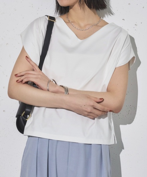 Doux archives(ドゥアルシーヴ)の「肩タックノースリタックプルオーバー(Tシャツ/カットソー・レディース・ブラック/グレイッシュベージュ/オフホワイト・38)」の19枚目の写真