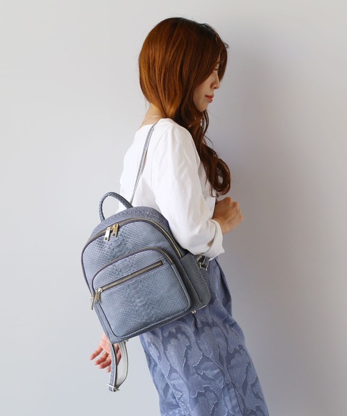 sankyo shokai(サンキョウショウカイ)の「パイソンレザー 本革 リュック 軽い(バックパック/リュック・レディース・ライトブラウン/ナチュラル/アイボリー/ライトピンク/スモークピンク/ブルーグレー/ブラック/ラベンダー・FREE)」の10枚目の写真