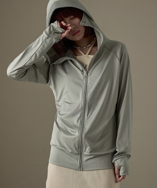 Fashion Letter（ファッションレター）の「UPF50+ 接触冷感 指穴付き ツバ付きロング丈パーカ ラッシュガード（ラッシュガード・レディース・モカ/ホワイト/ブラック/カーキ/グレー/ブルー系その他/ベージュ/ピンク・L/M/LL）」の3枚目の写真