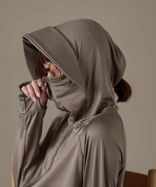 Fashion Letter（ファッションレター）の「UPF50+ 接触冷感 指穴付き ツバ付きロング丈パーカ ラッシュガード（ラッシュガード・レディース・モカ/ホワイト/ブラック/カーキ/グレー/ブルー系その他/ベージュ/ピンク・L/M/LL）」の4枚目の写真