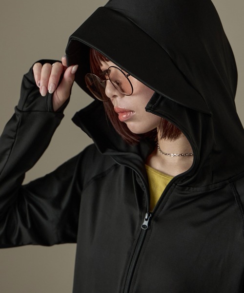 Fashion Letter（ファッションレター）の「UPF50+ 接触冷感 指穴付き ツバ付きロング丈パーカ ラッシュガード（ラッシュガード・レディース・モカ/ホワイト/ブラック/カーキ/グレー/ブルー系その他/ベージュ/ピンク・L/M/LL）」の10枚目の写真