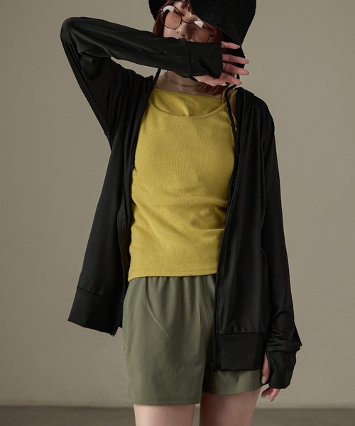 Fashion Letter（ファッションレター）の「UPF50+ 接触冷感 指穴付き ツバ付きロング丈パーカ ラッシュガード（ラッシュガード・レディース・モカ/ホワイト/ブラック/カーキ/グレー/ブルー系その他/ベージュ/ピンク・L/M/LL）」の11枚目の写真