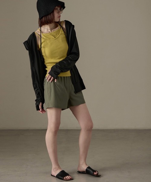 Fashion Letter（ファッションレター）の「UPF50+ 接触冷感 指穴付き ツバ付きロング丈パーカ ラッシュガード（ラッシュガード・レディース・モカ/ホワイト/ブラック/カーキ/グレー/ブルー系その他/ベージュ/ピンク・L/M/LL）」の12枚目の写真