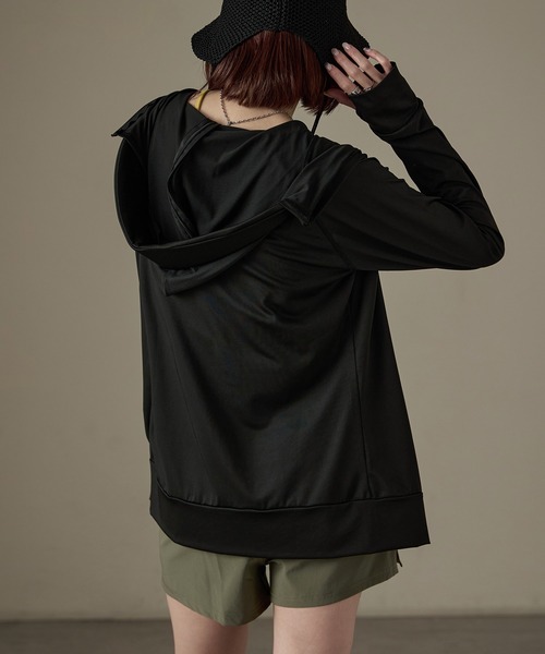 Fashion Letter（ファッションレター）の「UPF50+ 接触冷感 指穴付き ツバ付きロング丈パーカ ラッシュガード（ラッシュガード・レディース・モカ/ホワイト/ブラック/カーキ/グレー/ブルー系その他/ベージュ/ピンク・L/M/LL）」の14枚目の写真