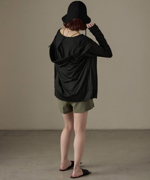 Fashion Letter（ファッションレター）の「UPF50+ 接触冷感 指穴付き ツバ付きロング丈パーカ ラッシュガード（ラッシュガード・レディース・モカ/ホワイト/ブラック/カーキ/グレー/ブルー系その他/ベージュ/ピンク・L/M/LL）」の15枚目の写真