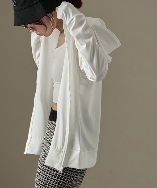 Fashion Letter（ファッションレター）の「UPF50+ 接触冷感 指穴付き ツバ付きロング丈パーカ ラッシュガード（ラッシュガード・レディース・モカ/ホワイト/ブラック/カーキ/グレー/ブルー系その他/ベージュ/ピンク・L/M/LL）」の22枚目の写真