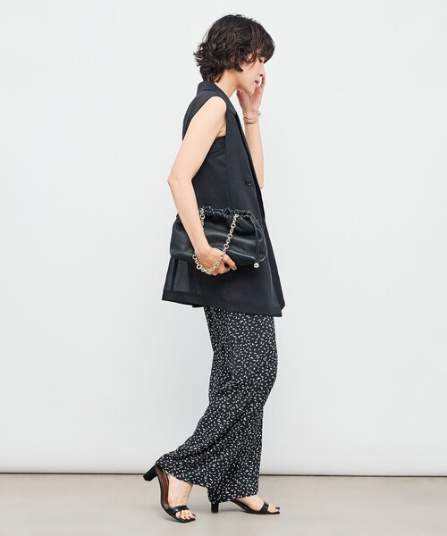 NOLLEY’S(ノーリーズ)の「ウォッシャブルバックサテンセミワイドパンツ(その他パンツ・レディース・ブラック系その他3/ブラック・38/36)」の6枚目の写真