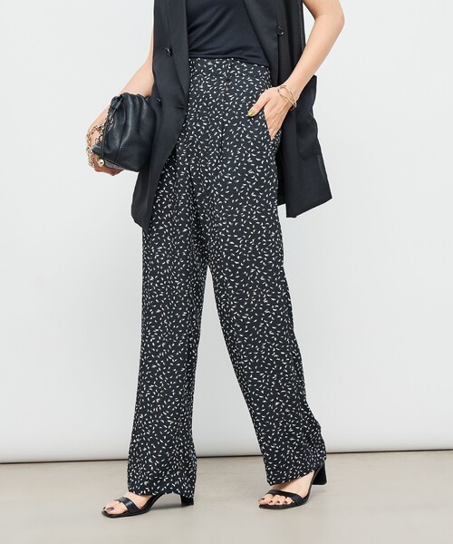 NOLLEY’S(ノーリーズ)の「ウォッシャブルバックサテンセミワイドパンツ(その他パンツ・レディース・ブラック系その他3/ブラック・38/36)」の5枚目の写真