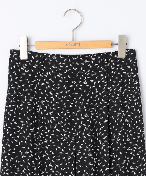 NOLLEY’S(ノーリーズ)の「ウォッシャブルバックサテンセミワイドパンツ(その他パンツ・レディース・ブラック系その他3/ブラック・38/36)」の17枚目の写真