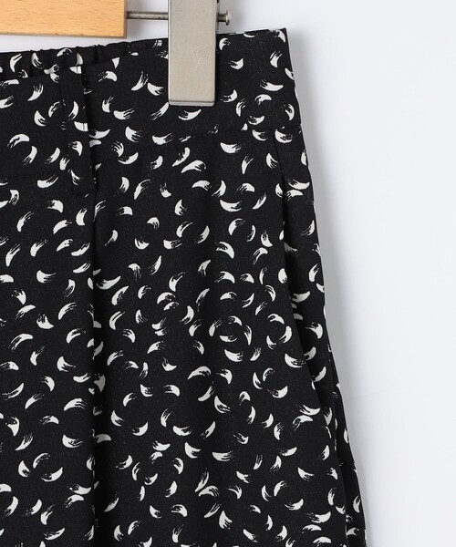 NOLLEY’S(ノーリーズ)の「ウォッシャブルバックサテンセミワイドパンツ(その他パンツ・レディース・ブラック系その他3/ブラック・38/36)」の15枚目の写真