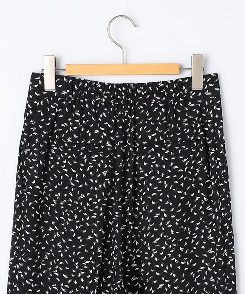 NOLLEY’S(ノーリーズ)の「ウォッシャブルバックサテンセミワイドパンツ(その他パンツ・レディース・ブラック系その他3/ブラック・38/36)」の14枚目の写真