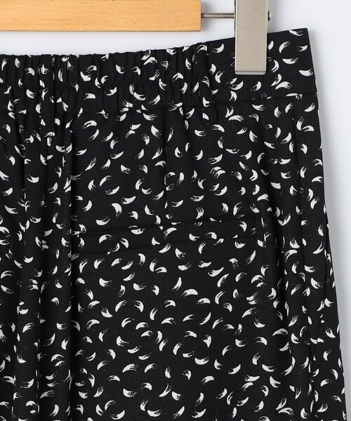 NOLLEY’S(ノーリーズ)の「ウォッシャブルバックサテンセミワイドパンツ(その他パンツ・レディース・ブラック系その他3/ブラック・38/36)」の13枚目の写真