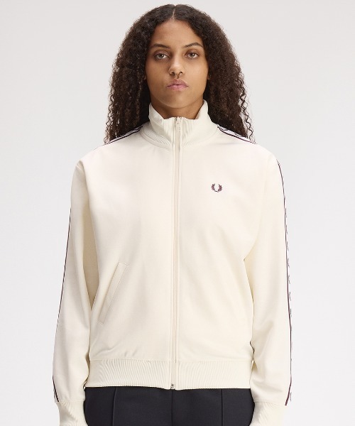 FRED PERRY（フレッドペリー）の「Taped Track Jacket／フレッドペリートラックジャケット（ジャージ・レディース・オフホワイト/チャコールグレー/ブラック/ベージュ・10）」の14枚目の写真