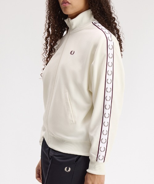 FRED PERRY（フレッドペリー）の「Taped Track Jacket／フレッドペリートラックジャケット（ジャージ・レディース・オフホワイト/チャコールグレー/ブラック/ベージュ・10）」の10枚目の写真