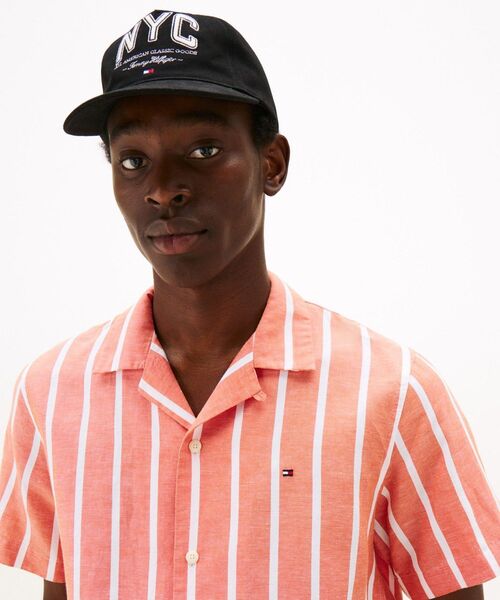 TOMMY HILFIGER(トミーヒルフィガー)の「フラッグシーズナル5パネルキャップ(キャップ・メンズ・ベージュ/ブラック・FREE)」の2枚目の写真