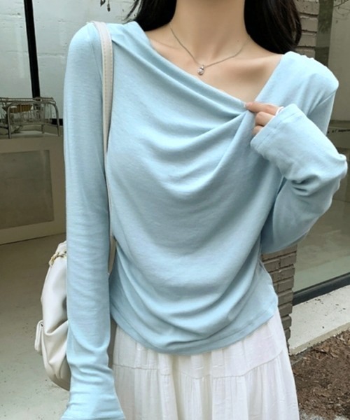 NANEA(ナネア)の「アシンメトリーオフショルダートップス(ニット/セーター・レディース・ブラック/ベージュ/ピンク/ブルー・フリー)」の2枚目の写真