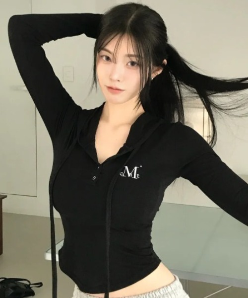 MUCENT(ムセント)の「◇MUCENT◇ブランド直輸入正規品/春夏に着やすいシアー感/ルエン シグネチャー スリム フード T RUEN SIGNATURE SLIM HOOD T(パーカー・レディース・チャコール/ホワイト/グレー/ブラック・FREE)」の1枚目の写真