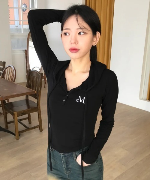 MUCENT(ムセント)の「◇MUCENT◇ブランド直輸入正規品/春夏に着やすいシアー感/ルエン シグネチャー スリム フード T RUEN SIGNATURE SLIM HOOD T(パーカー・レディース・チャコール/ホワイト/グレー/ブラック・FREE)」の11枚目の写真