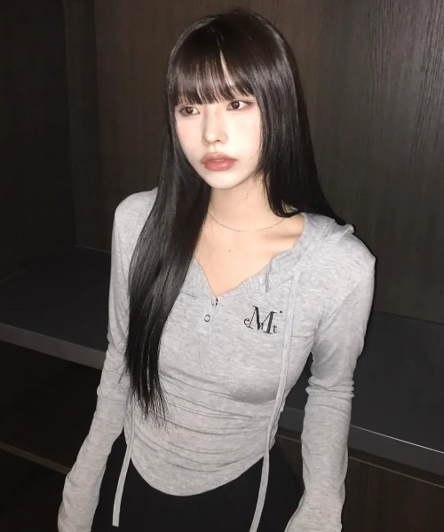 MUCENT(ムセント)の「◇MUCENT◇ブランド直輸入正規品/春夏に着やすいシアー感/ルエン シグネチャー スリム フード T RUEN SIGNATURE SLIM HOOD T(パーカー・レディース・チャコール/ホワイト/グレー/ブラック・FREE)」の15枚目の写真