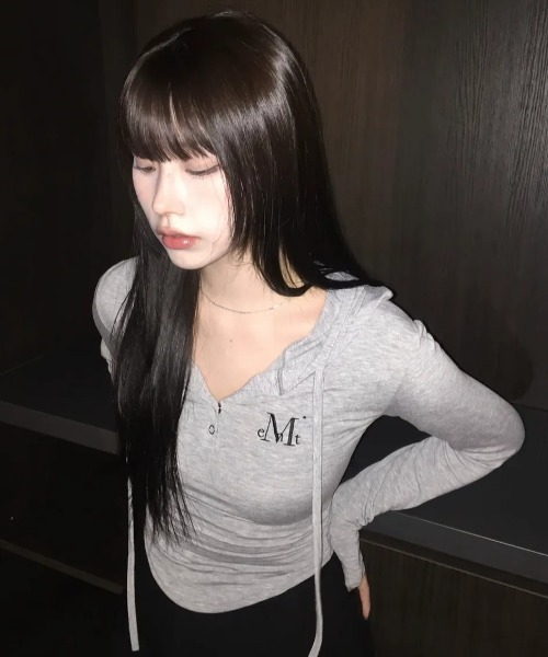 MUCENT(ムセント)の「◇MUCENT◇ブランド直輸入正規品/春夏に着やすいシアー感/ルエン シグネチャー スリム フード T RUEN SIGNATURE SLIM HOOD T(パーカー・レディース・チャコール/ホワイト/グレー/ブラック・FREE)」の14枚目の写真