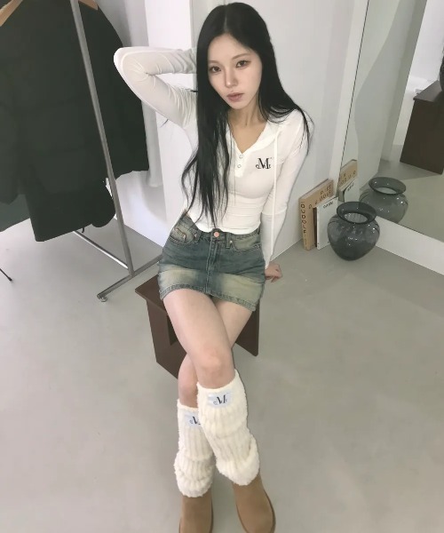 MUCENT(ムセント)の「◇MUCENT◇ブランド直輸入正規品/春夏に着やすいシアー感/ルエン シグネチャー スリム フード T RUEN SIGNATURE SLIM HOOD T(パーカー・レディース・チャコール/ホワイト/グレー/ブラック・FREE)」の21枚目の写真