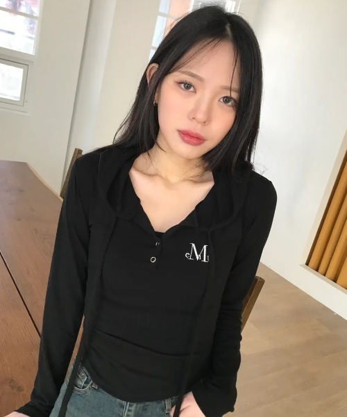 MUCENT(ムセント)の「◇MUCENT◇ブランド直輸入正規品/春夏に着やすいシアー感/ルエン シグネチャー スリム フード T RUEN SIGNATURE SLIM HOOD T(パーカー・レディース・チャコール/ホワイト/グレー/ブラック・FREE)」の9枚目の写真