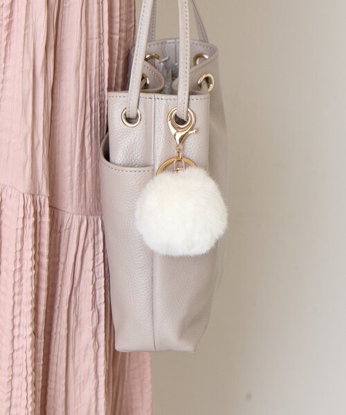 Jena espace merveilleux（ジェナ　エスパスメルヴェイユ）の「ファーボールキーホルダー（その他・レディース・オフホワイト/ブルー/ライトグレー・FREE）」の4枚目の写真