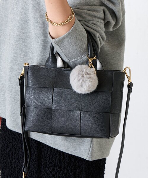 Jena espace merveilleux（ジェナ　エスパスメルヴェイユ）の「ファーボールキーホルダー（その他・レディース・オフホワイト/ブルー/ライトグレー・FREE）」の5枚目の写真