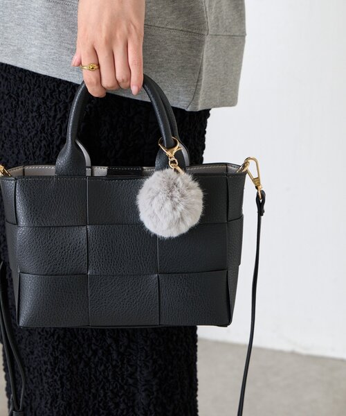 Jena espace merveilleux（ジェナ　エスパスメルヴェイユ）の「ファーボールキーホルダー（その他・レディース・オフホワイト/ブルー/ライトグレー・FREE）」の6枚目の写真