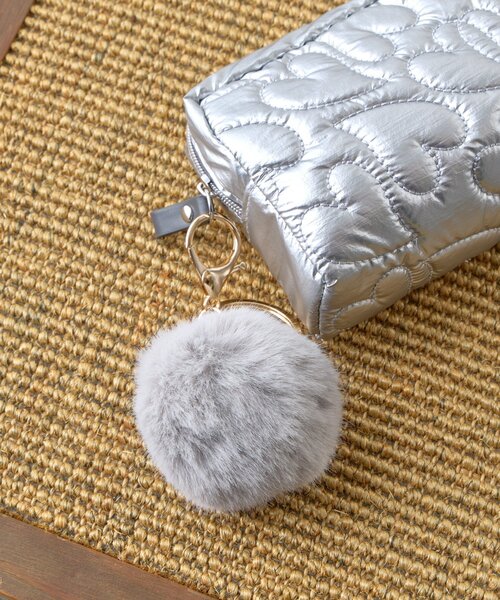 Jena espace merveilleux（ジェナ　エスパスメルヴェイユ）の「ファーボールキーホルダー（その他・レディース・オフホワイト/ブルー/ライトグレー・FREE）」の8枚目の写真