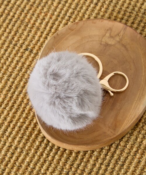 Jena espace merveilleux（ジェナ　エスパスメルヴェイユ）の「ファーボールキーホルダー（その他・レディース・オフホワイト/ブルー/ライトグレー・FREE）」の11枚目の写真