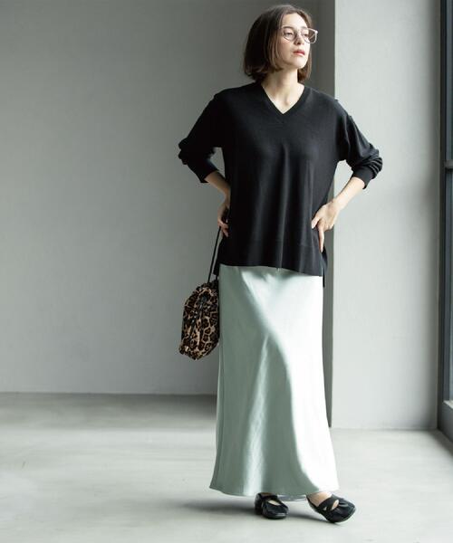 OPAQUE.CLIP(オペークドットクリップ)の「Vネックニット/エクストラファインメリノウール【THEシリーズ/洗濯機OK】(ニット/セーター・レディース・ブラック/グレー系4/キャメル/ワインレッド/グリーン系その他5/ブルー系その他・38/40/36/42)」の10枚目の写真