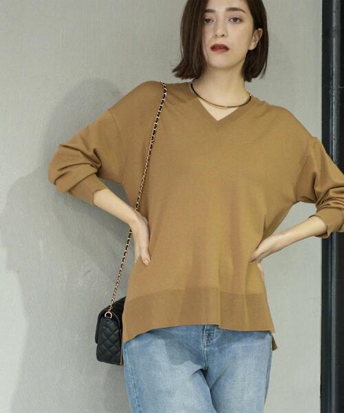 OPAQUE.CLIP(オペークドットクリップ)の「Vネックニット/エクストラファインメリノウール【THEシリーズ/洗濯機OK】(ニット/セーター・レディース・ブラック/グレー系4/キャメル/ワインレッド/グリーン系その他5/ブルー系その他・38/40/36/42)」の12枚目の写真