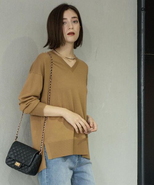 OPAQUE.CLIP(オペークドットクリップ)の「Vネックニット/エクストラファインメリノウール【THEシリーズ/洗濯機OK】(ニット/セーター・レディース・ブラック/グレー系4/キャメル/ワインレッド/グリーン系その他5/ブルー系その他・38/40/36/42)」の13枚目の写真