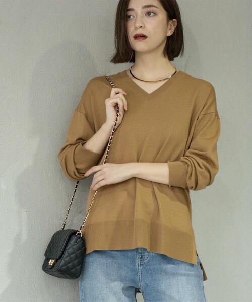 OPAQUE.CLIP(オペークドットクリップ)の「Vネックニット/エクストラファインメリノウール【THEシリーズ/洗濯機OK】(ニット/セーター・レディース・ブラック/グレー系4/キャメル/ワインレッド/グリーン系その他5/ブルー系その他・38/40/36/42)」の16枚目の写真