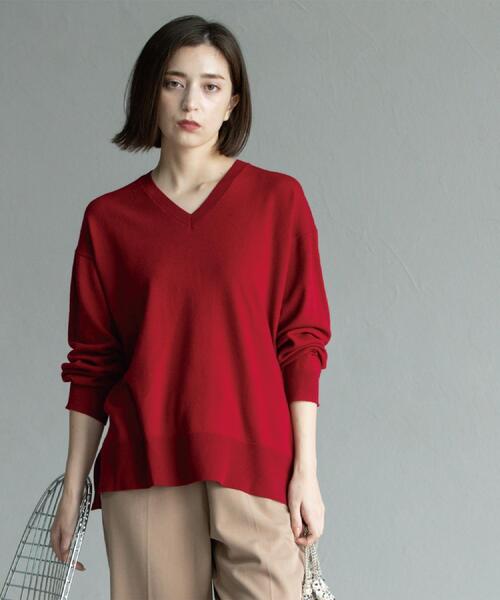 OPAQUE.CLIP(オペークドットクリップ)の「Vネックニット/エクストラファインメリノウール【THEシリーズ/洗濯機OK】(ニット/セーター・レディース・ブラック/グレー系4/キャメル/ワインレッド/グリーン系その他5/ブルー系その他・38/40/36/42)」の19枚目の写真