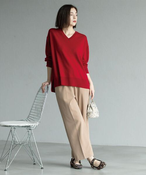 OPAQUE.CLIP(オペークドットクリップ)の「Vネックニット/エクストラファインメリノウール【THEシリーズ/洗濯機OK】(ニット/セーター・レディース・ブラック/グレー系4/キャメル/ワインレッド/グリーン系その他5/ブルー系その他・38/40/36/42)」の22枚目の写真