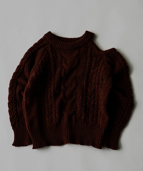 AO2（アオズ）の「Shoulder-cut cable knit sweater / ショルダーカット ケーブルニットプルオーバー（ニット/セーター・レディース・ブラウン/ホワイト/グレー/ブラック・FREE）」の4枚目の写真