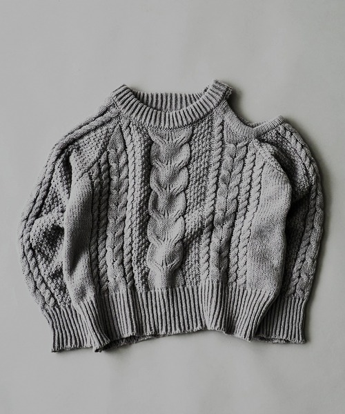 AO2（アオズ）の「Shoulder-cut cable knit sweater / ショルダーカット ケーブルニットプルオーバー（ニット/セーター・レディース・ブラウン/ホワイト/グレー/ブラック・FREE）」の3枚目の写真