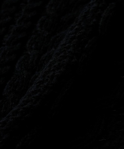 AO2（アオズ）の「Shoulder-cut cable knit sweater / ショルダーカット ケーブルニットプルオーバー（ニット/セーター・レディース・ブラウン/ホワイト/グレー/ブラック・FREE）」の10枚目の写真