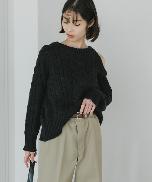 AO2（アオズ）の「Shoulder-cut cable knit sweater / ショルダーカット ケーブルニットプルオーバー（ニット/セーター・レディース・ブラウン/ホワイト/グレー/ブラック・FREE）」の21枚目の写真