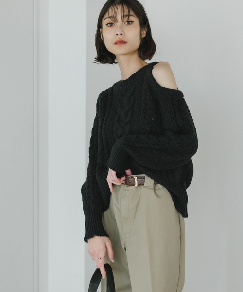 AO2（アオズ）の「Shoulder-cut cable knit sweater / ショルダーカット ケーブルニットプルオーバー（ニット/セーター・レディース・ブラウン/ホワイト/グレー/ブラック・FREE）」の22枚目の写真