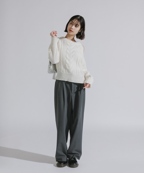 AO2（アオズ）の「Shoulder-cut cable knit sweater / ショルダーカット ケーブルニットプルオーバー（ニット/セーター・レディース・ブラウン/ホワイト/グレー/ブラック・FREE）」の15枚目の写真
