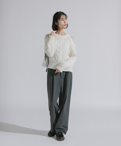AO2（アオズ）の「Shoulder-cut cable knit sweater / ショルダーカット ケーブルニットプルオーバー（ニット/セーター・レディース・ブラウン/ホワイト/グレー/ブラック・FREE）」の16枚目の写真