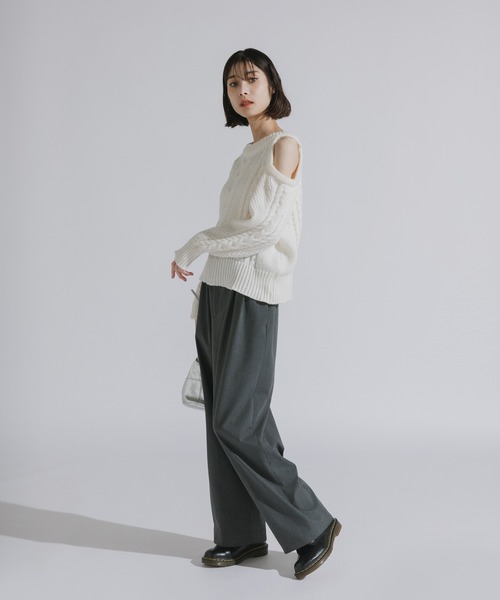 AO2（アオズ）の「Shoulder-cut cable knit sweater / ショルダーカット ケーブルニットプルオーバー（ニット/セーター・レディース・ブラウン/ホワイト/グレー/ブラック・FREE）」の17枚目の写真